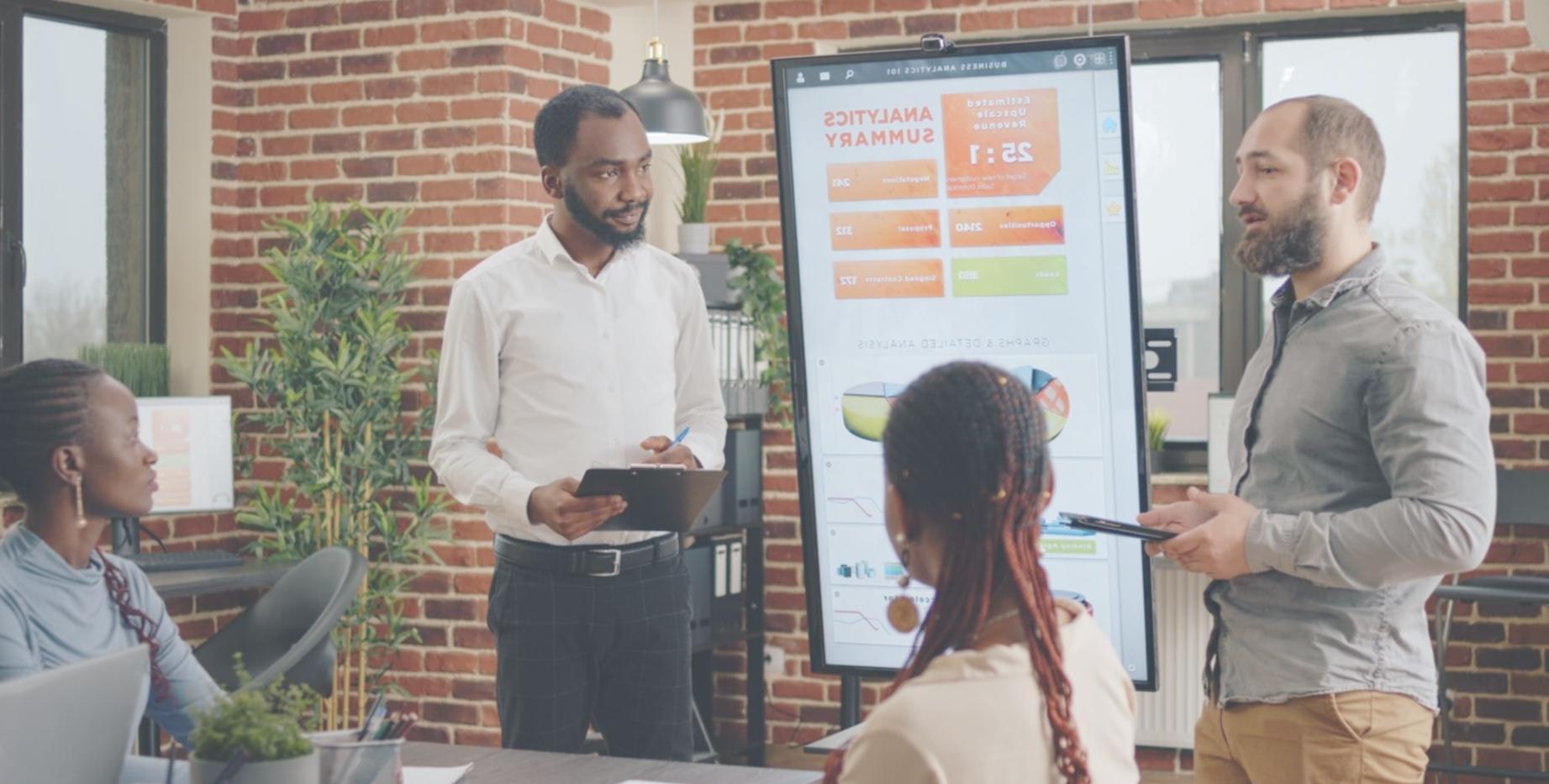 Consultation personnalisée d'assurance dans un environnement professionnel